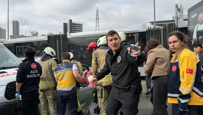 Metrobüs Kazası İstanbul'da Büyük Panik: Hayatını Kaybedenler ve Yaralılar Var