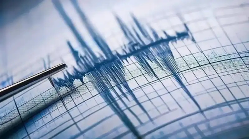 Ege Denizi'nde Şok Eden Deprem: 4,8 Büyüklüğünde Sarsıntı!