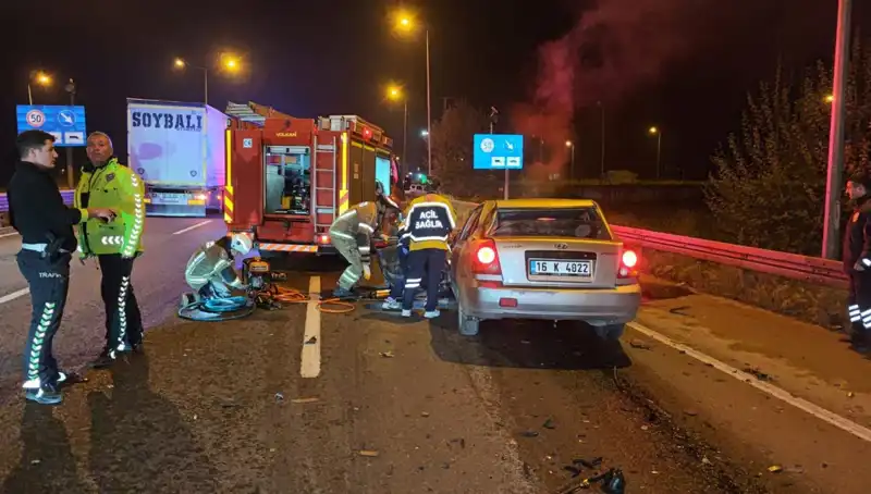 Kamyona Arkadan Çarpan Sürücü Şok Edici Kazada Ağır Yaralandı