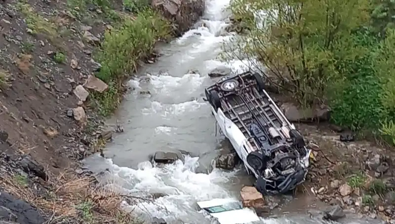 Hakkari'de Minibüs Devrildi: İşçilerin Acı Kazasında Can Kayıpları
