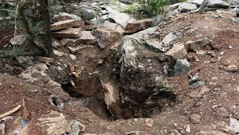 Eski Vali ve Emekli Albay Define Ararken Gözaltına Alındı