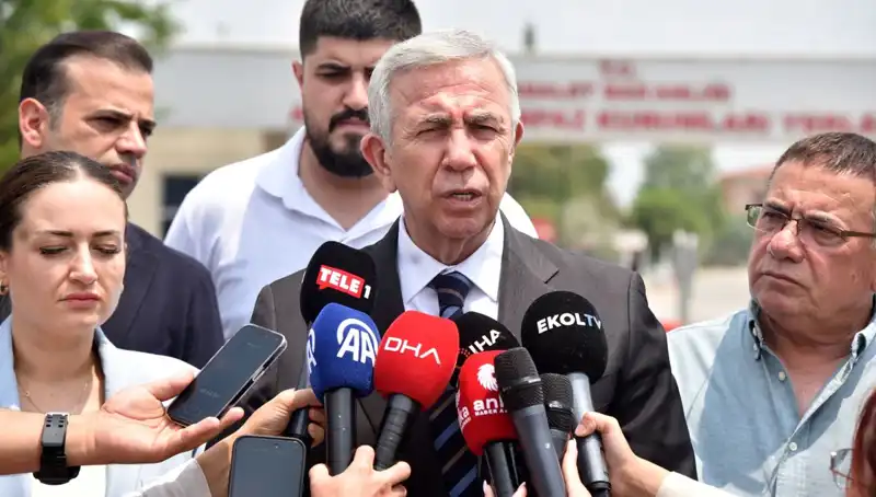 Mansur Yavaş, Muhittin Böcek’i Ziyaret Etti: İşbirliği ve Gelecek Vizyonu