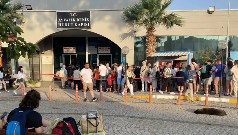 Bayramda Midilli Adası’na Yoğun İlgi: Tatilciler Neden Tercih Ediyor?