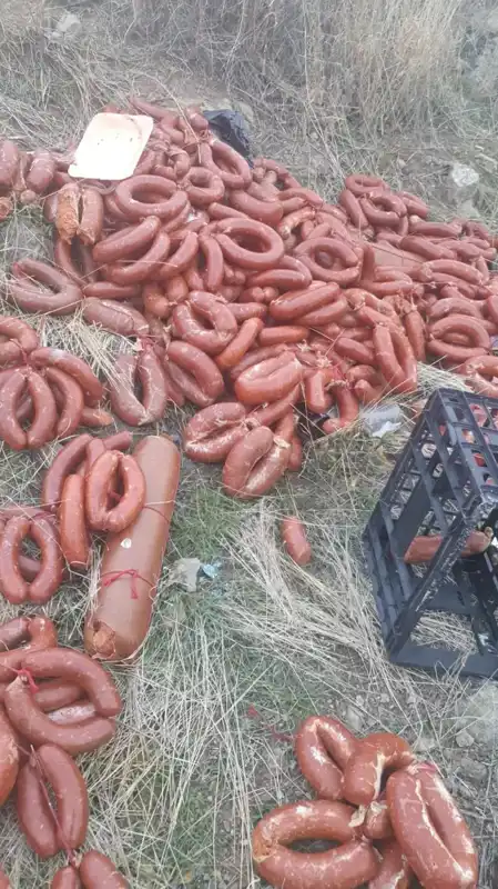 Ankara’da Boş Arazide Yüzlerce Kilo Sucuk ve Salam İfşası!