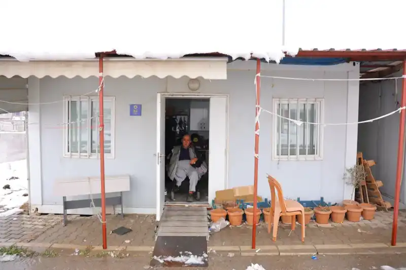 Hayat Mücadelesi: Depremzede Genç Kadın Enkazdan Kurtarıldı