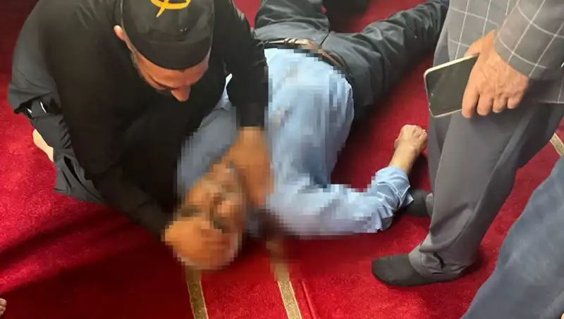 Camide Namaz Kılarken Bıçaklanan Adam Şok Edici Detaylarla Hastaneye Kaldırıldı