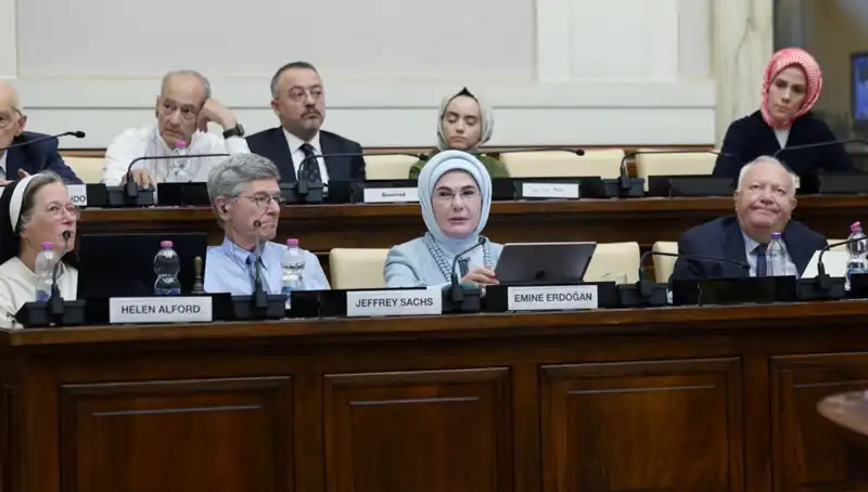 Emine Erdoğan, Vatikan'da "Dünya 5'ten Büyüktür" Dedi: Küresel Barış Vurgusu