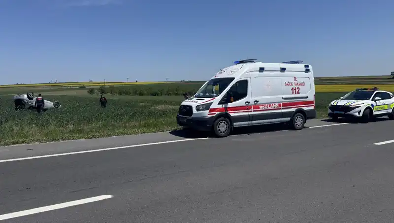 Edirne'de Devrilen Otomobildeki Sürücü ve Eşi Yaralandı: Kaza Anına Dair Detaylar
