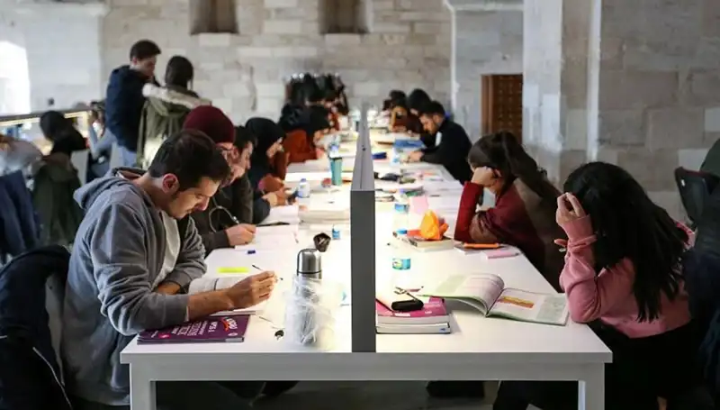 Üniversitelerin 2024 Başlangıç Tarihleri Açıklandı: Öğrencileri Neler Bekliyor?