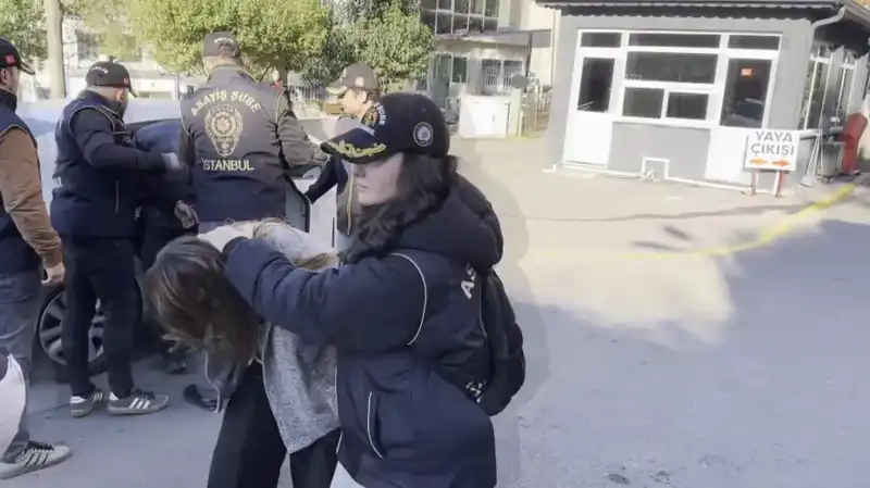 İstanbul'da Suç Örgütlerine Büyük Darbe: İki Kadın Tetikçi Yakalandı