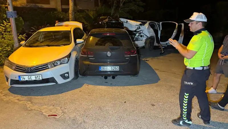 Alkollü Sürücünün Kontrolsüz Sürüşü: Üç Araçla Kaza Yaptı