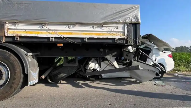 Sakarya'da Feci Kaza: Bir Canımızı Kaybettik, Diğerleri Yaralı
