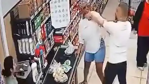 Markette Kasa Sırasında Yaşanan Şok Olay: Kadına Çocuk Önünde Saldırı!