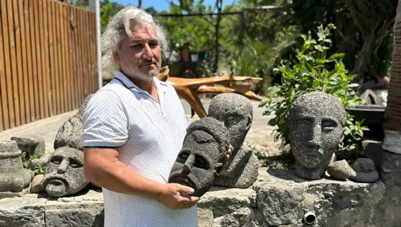 3 Günlük Eserler: İzmirli Sanatçının Tarihi Özlemi ve Yetenekleri