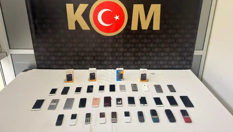 Gümrük Kaçağı Cep Telefonları Ortaya Çıktı: 37 Alet Ele Geçirildi