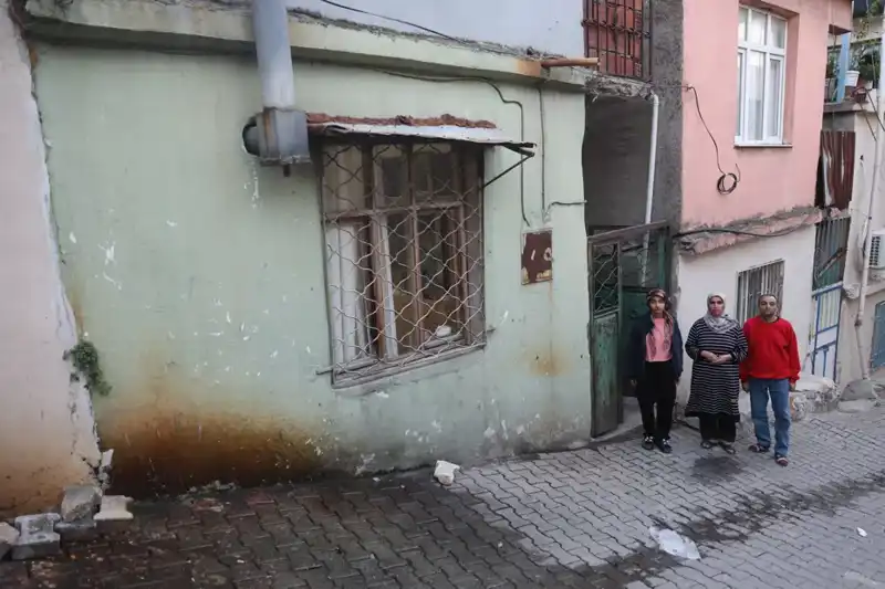 Banyosuz Tek Odada Dört Kişilik Yaşam: Umut Dolu Bir Hayal