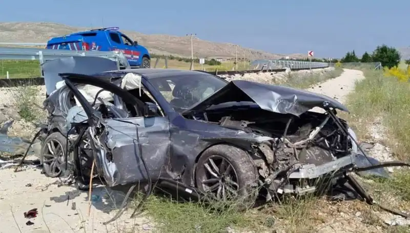 Sivas’ta İki Ayrı Trafik Kazası: Korkutan Anlar ve 9 Yaralı