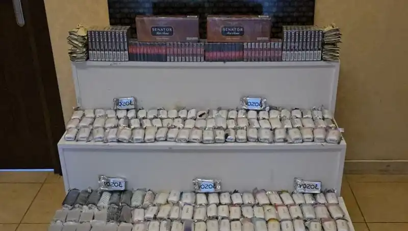İstanbul'da Gümrük Kaçağı Sigara Operasyonu: Binlerce Paket Ele Geçirildi