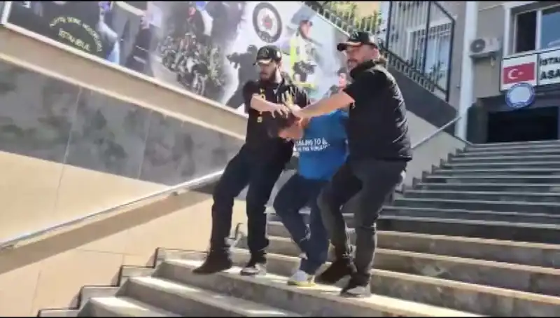 Ümraniye'de Film Gibi Gasp: 600 Bin Liralık Beşikaş Hırsızlığı