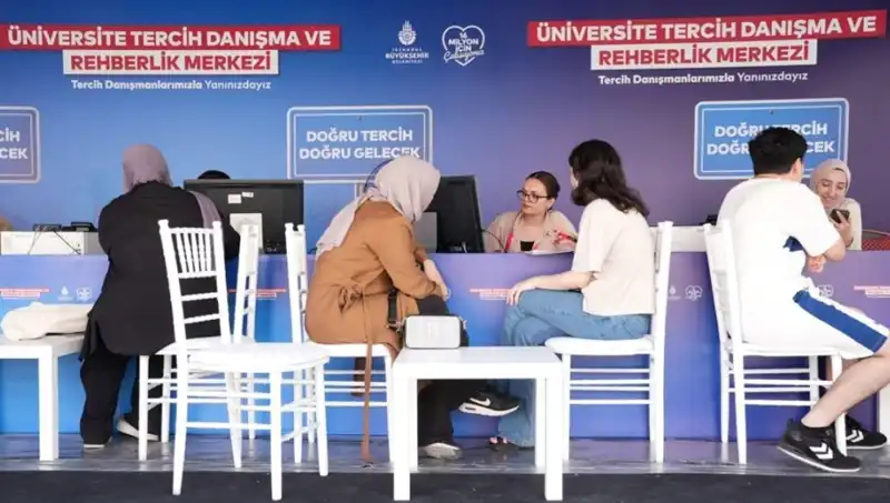 İstanbul'da 24 Noktada İBB Tercih Danışma Merkezleri Hizmete Açıldı