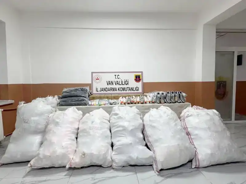 Van'da İkna Edici Kaçakçılık Operasyonu: 4 Milyon TL'lik Eşya Ele Geçirildi