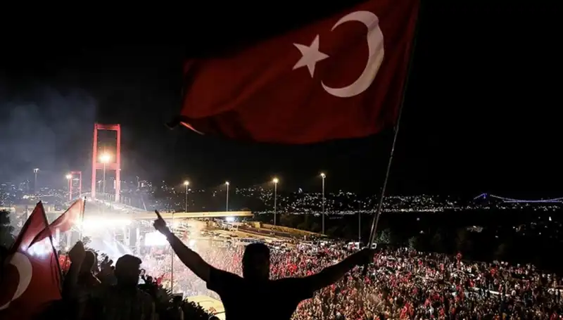 15 Temmuz'un Anısına: "En Uzun Gece" Tiyatro Gösterisi Külliye'de