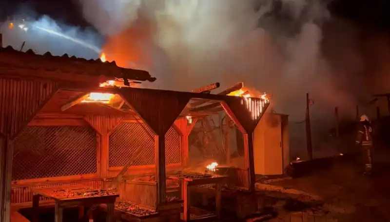 Şile'de Gözleme Restoranı Yangını: Altı Mekan Alev Alev Yandı!