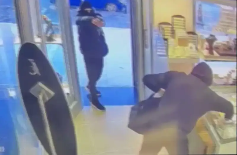 Ümraniye'de Maskeli Soygun Girişimi: Şok Edici Olayın Ayrıntıları Açıklandı