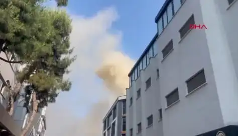 İstanbul'daki 4 Katlı İş Merkezinde Yangın! Gelişmeler İzleniyor