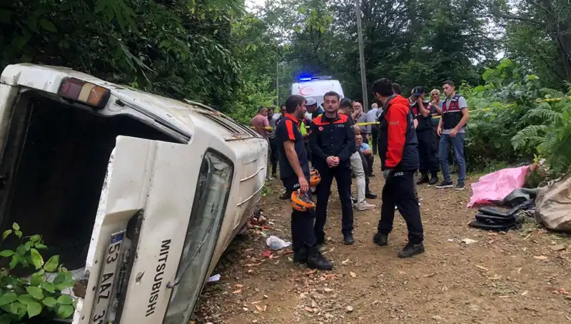 Rize'de Faciaya Yol Açan Minibüs Kazası: İki Can Aldı