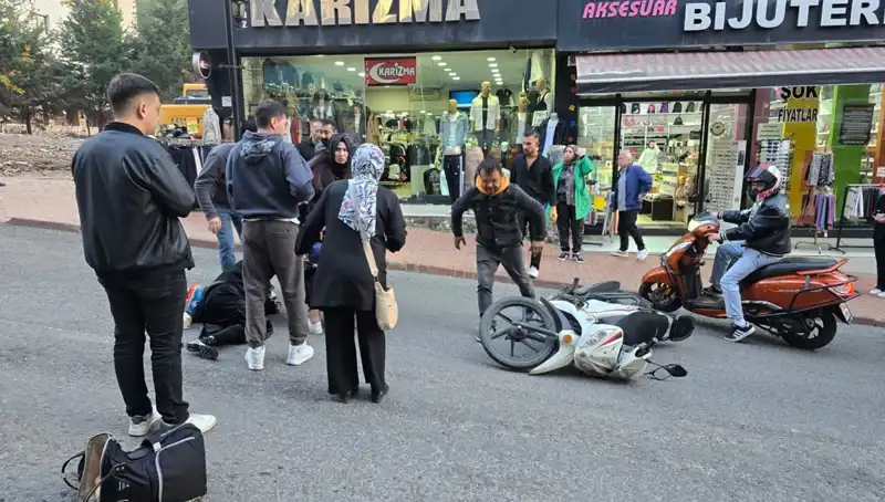 Zonguldak’ta Motorsiklet Kazası: Üç Kişi Yaralanarak Hastaneye Kaldırıldı