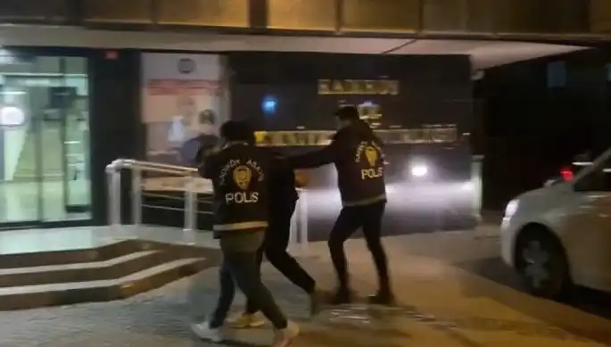 Galatasaray Taraftarına Saldıran Kişi Polisten Kaçamadı: Yakalandı!