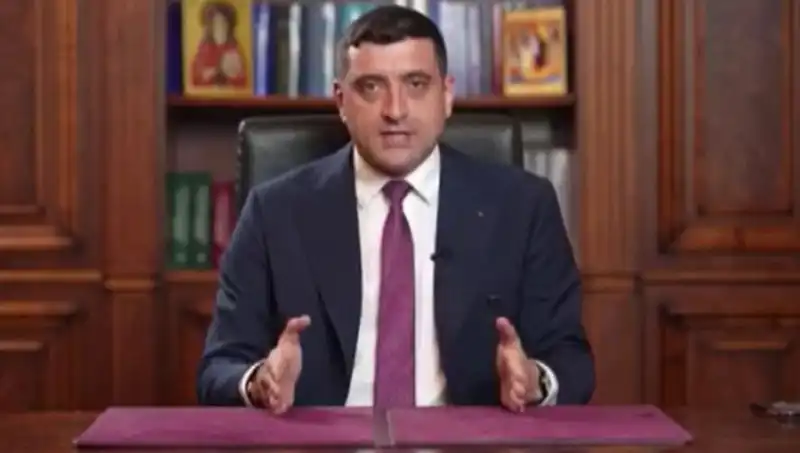 Aşırı Sağcı Aday Romanya Seçimlerinin İlk Turunda Öne Çıktı!