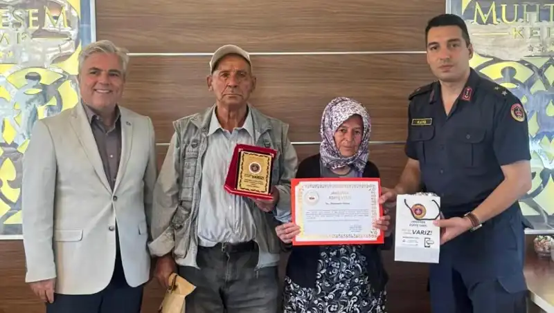 Tek Var olan Evi Jandarmaya Bağışladılar: Bir Ailenin Örnek Davranışı