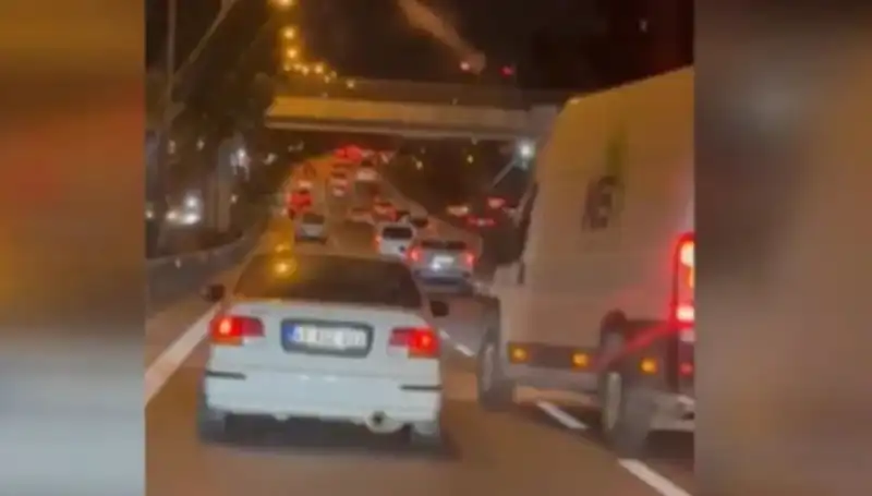 Tuzla'da Şok Eden Olay: Makas Atan Sürücü Çarpıp Kaçtı, Tutuklandı!
