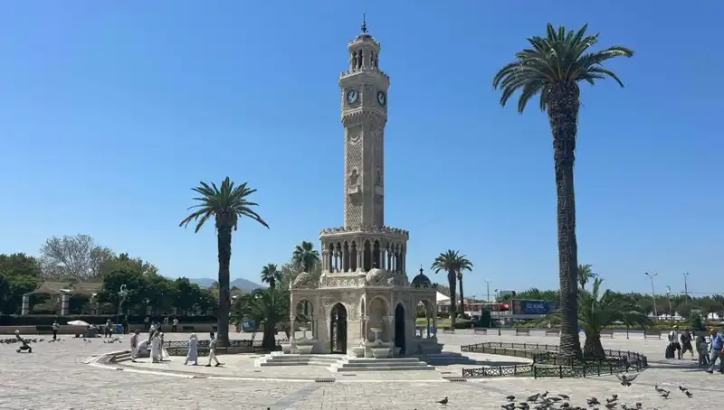İzmir'de Sıcak Hava Dalgalanması: Meydanlar Neden Boş Kaldı?