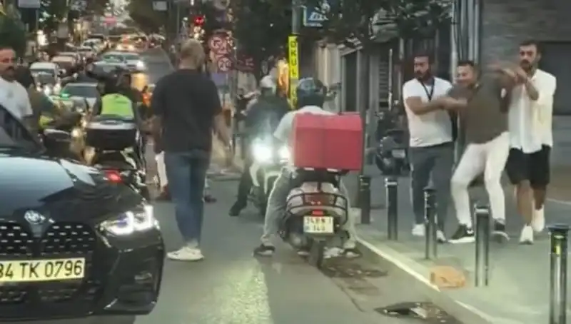 Nişantaşı'nda Yol Verme Kavgası: Sopalı Saldırı Şoke Etti