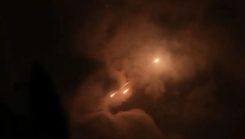 İran’ın Gece Füzeli Saldırıları: Strateji Mi Yoksa Tesadüf Mü?
