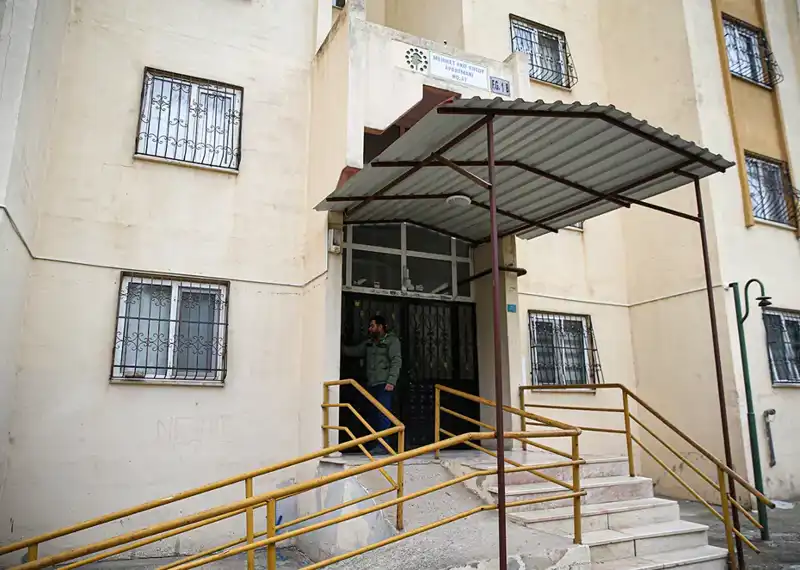 Asansörde İnanılmaz Olay: Çatıdakileri Çalan Hırsızlar Pes Dedirtti!