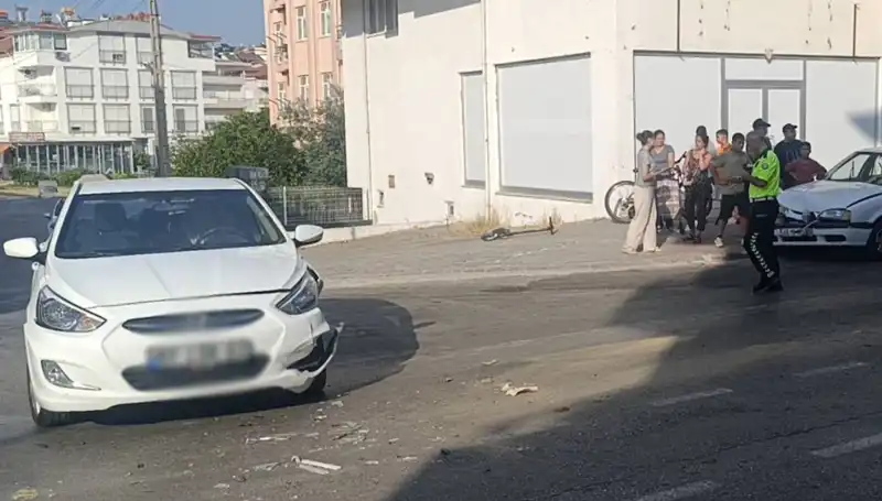 Antalya’da Korkunç Kaza: İki Otomobil Çarpıştı, 5 Yaralı