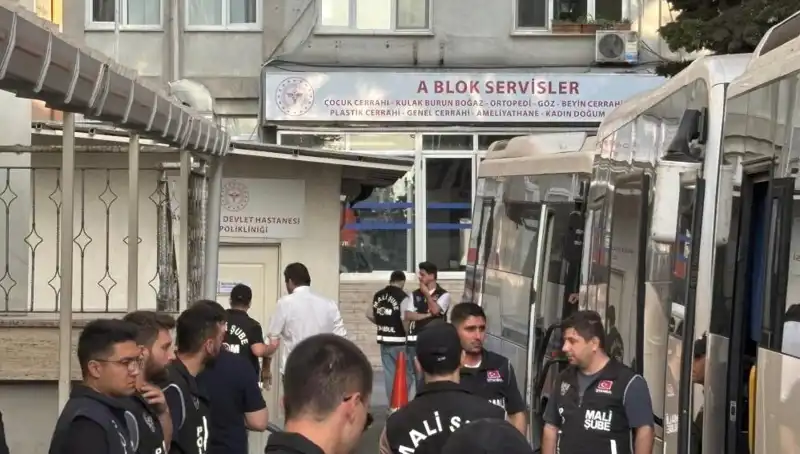 İstanbul'da İBB Soruşturmasında Şok Gelişme: 25 Şüpheli Adliye Kapısında