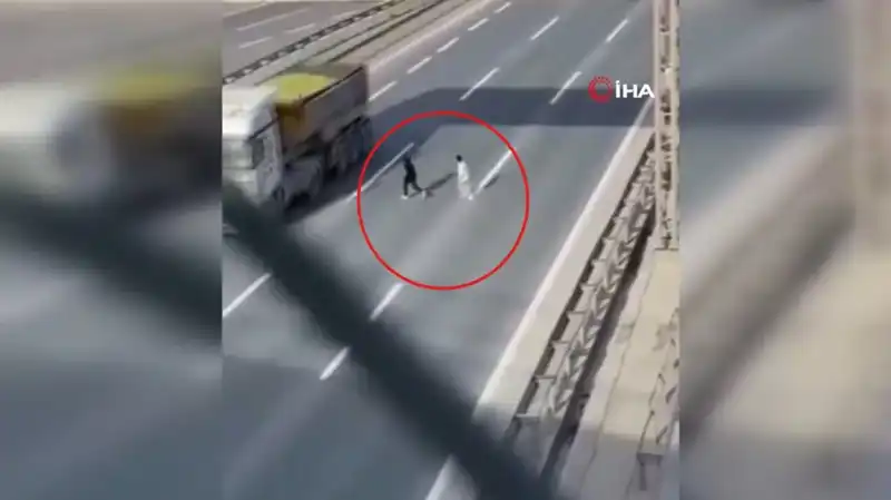 Tehlikeli Yolculuk: Kameralara Yansıyan Anlar, “İnşallah Başlarına Bir İş Gelmez”