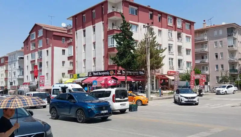 Taksi ve Otomobil Çarpıştı: Olay Anına Dair İnanılmaz Detaylar!