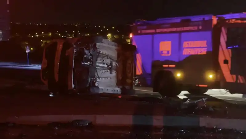 Havalimanı Yolunda Feci Kaza: Araç Takla Attı, 6 Kişi Yaralı