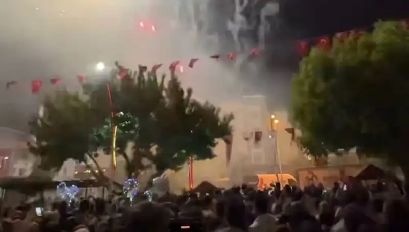 Havai Fişek Gösterisi Sonrası Hastaneler Acil Servislerle Dolu!