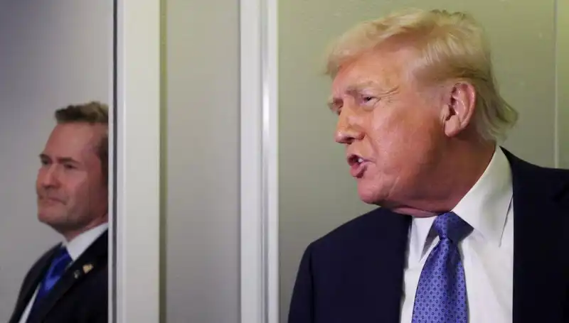 Trump, Yanlışlıkla Planları Sızdırınca Mike Waltz'u Neden Görevden Aldı?