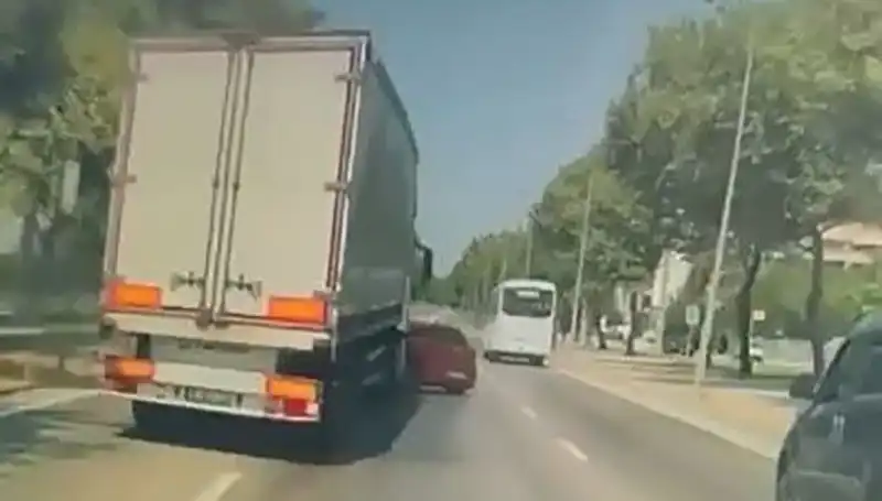 Bursa'da Tehlikeli Kör Nokta: Trafik Kazası Can Aldı!