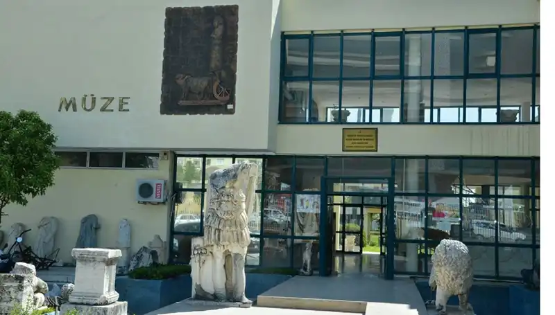 Müze Çalışanları Çöpe Atılan Biletleri Yeniden Satmaktan Hapis Cezası Aldı