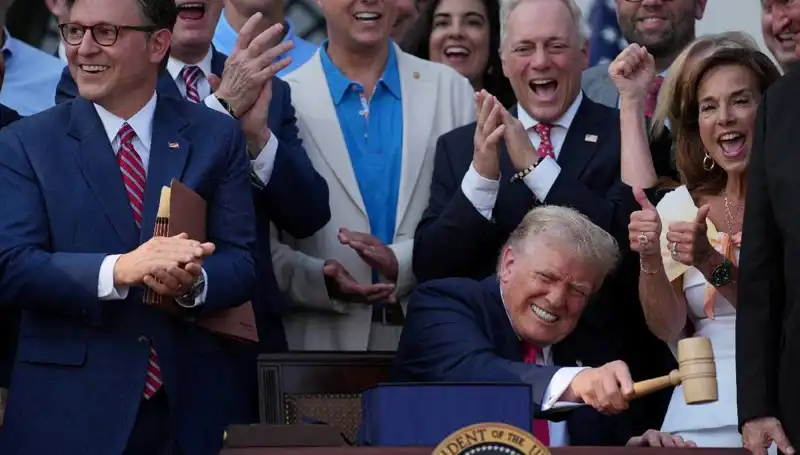Trump'ın İmzalanan "Büyük, Güzel Yasa Tasarısı" Üzerine Düşünceler