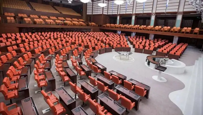 Siyasi Partilerin Bayramlaşma Programları: Farklı Temalar, Ortak Hedefler